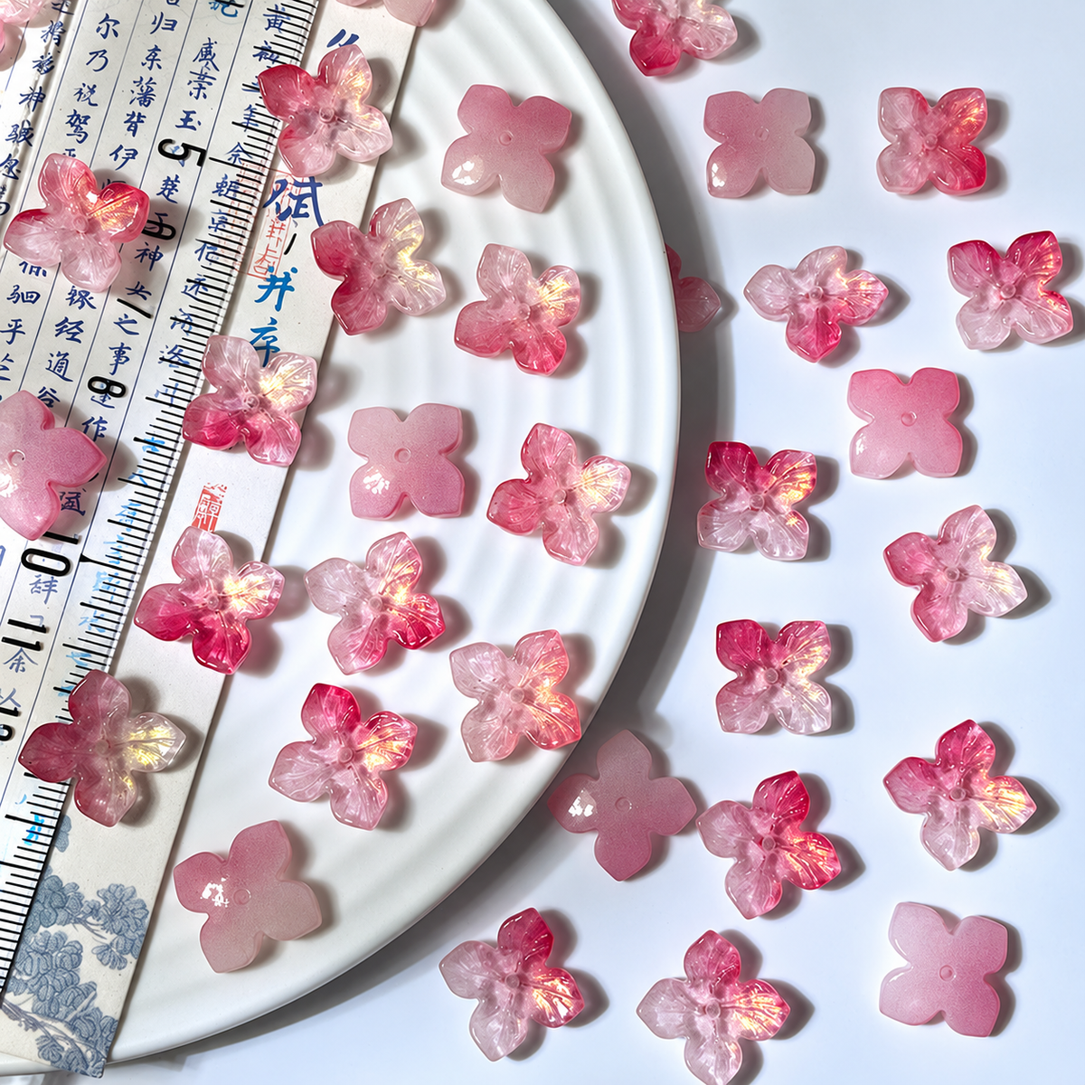 14mm four-petal glass hydrangea beads in Peach Blossom Gold, 50 pieces per pack