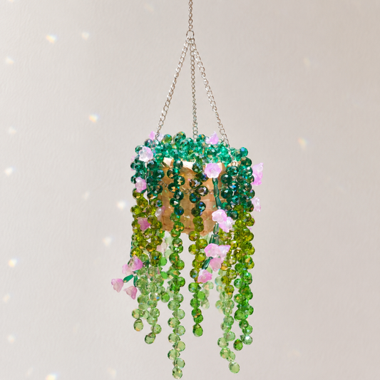 Design your own beaded plant – picking beads and building a tiny planter with a mini basket base kit