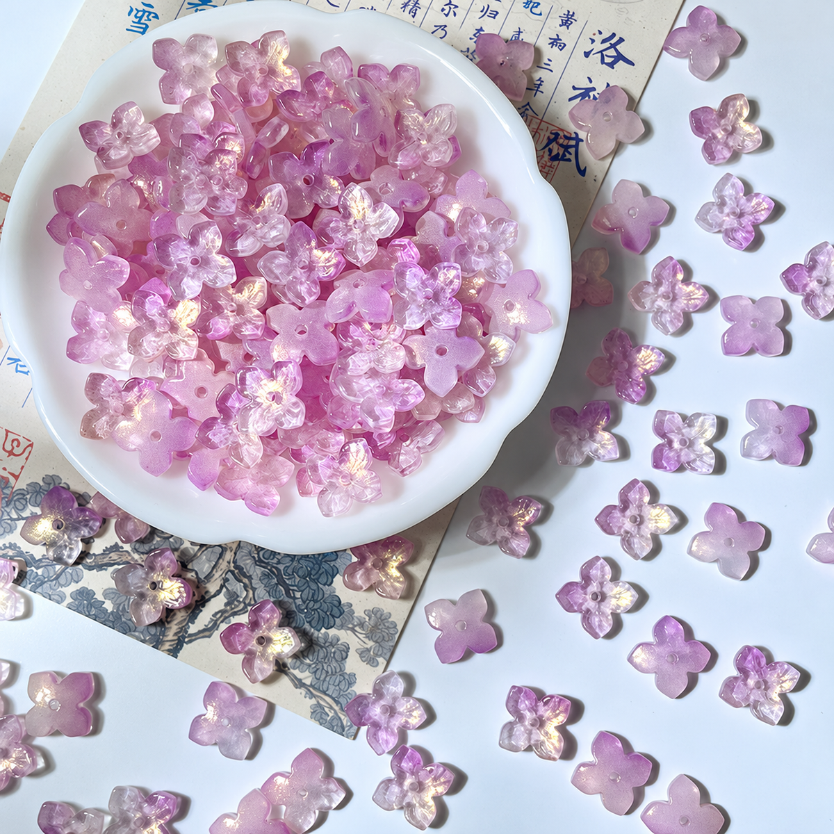 10mm four-petal glass hydrangea beads in Lilac Gold, 50 pieces per pack
