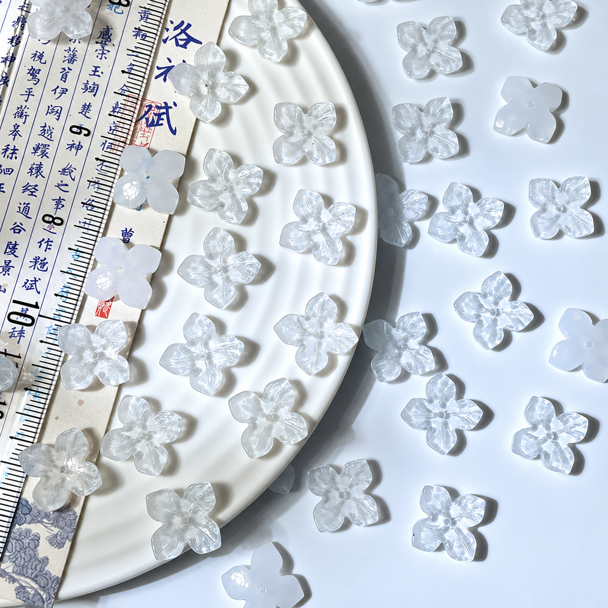 14mm four-petal glass hydrangea beads in Crystal White, 50 pieces per pack