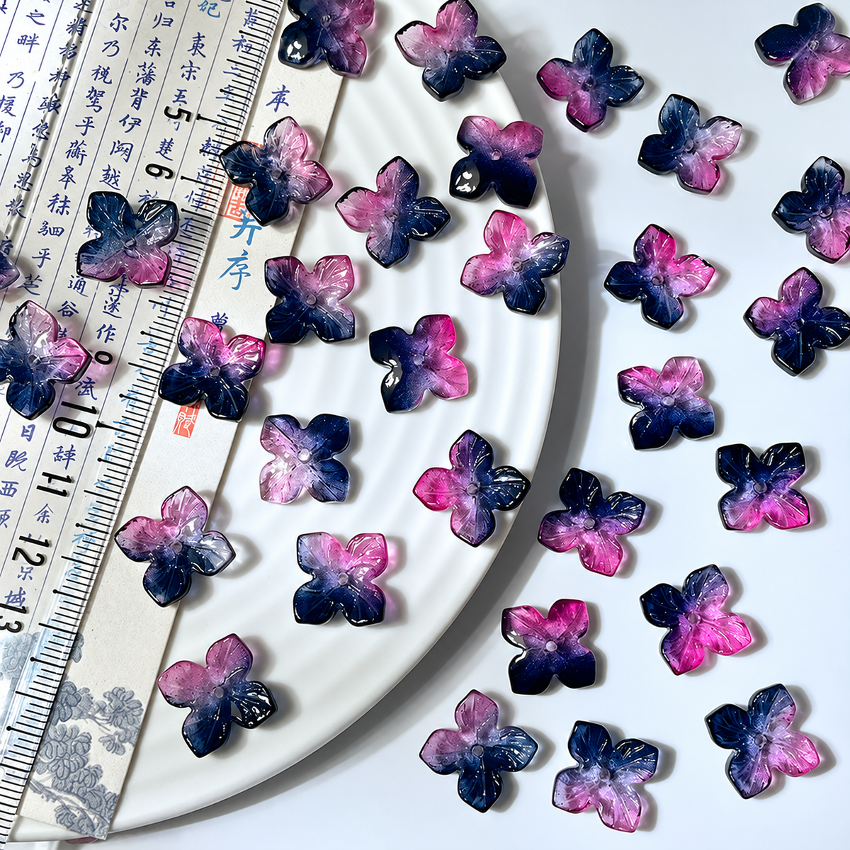 14mm four-petal glass hydrangea beads in Dark Plum Purple, 50 pieces per pack