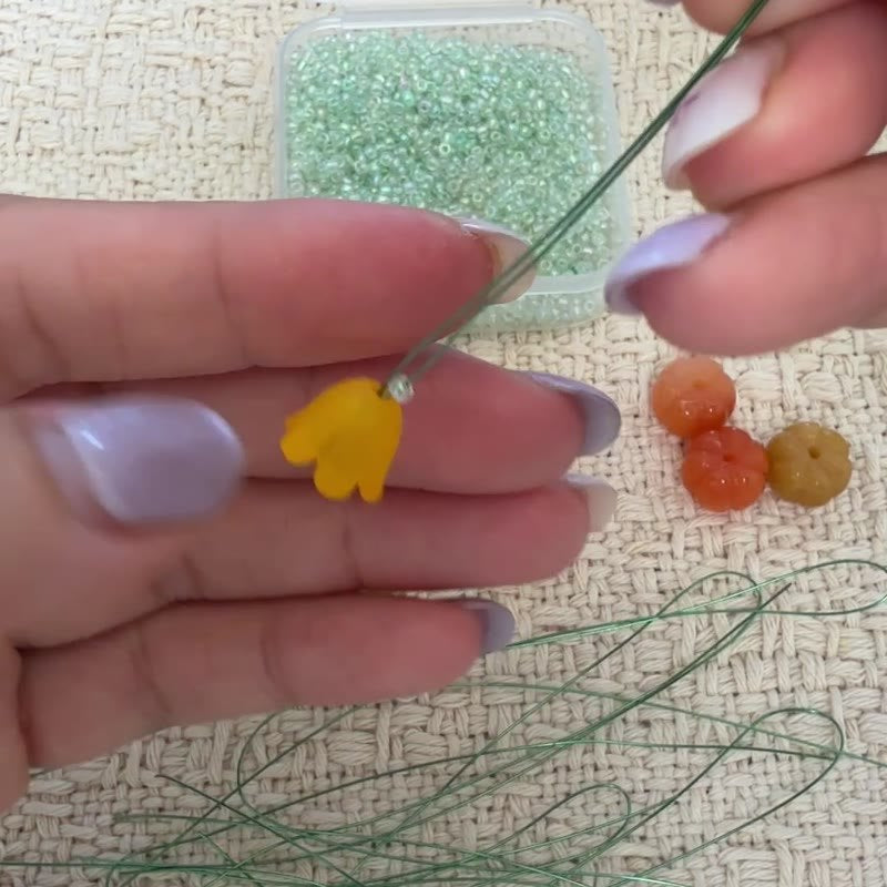 A second seed bead on one wire behind the flower.